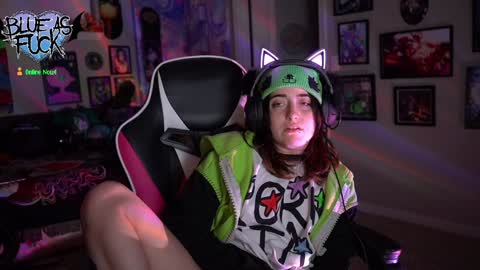 Snapshot of blueasfuck chatting on 12/31/24, 05:22 Blue online show from 12/31/24, 05:22