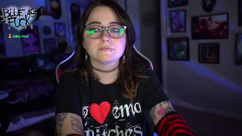 Snapshot of blueasfuck chatting on 01/01/25, 12:53 Blue online show from 01/01/25, 12:53