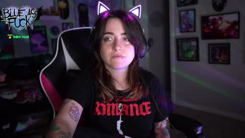 Snapshot of blueasfuck chatting on 01/02/25, 07:12 Blue online show from 01/02/25, 07:12