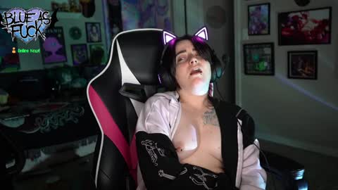 Snapshot of blueasfuck chatting on 01/03/25, 05:28 Blue online show from 01/03/25, 05:28