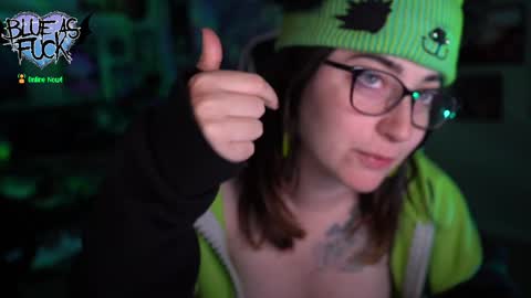 Snapshot of blueasfuck chatting on 01/04/25, 05:58 Blue online show from 01/04/25, 05:58