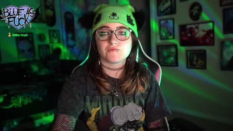 Snapshot of blueasfuck chatting on 01/05/25, 02:38 Blue online show from 01/05/25, 02:38