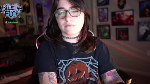 Snapshot of blueasfuck chatting on 01/11/25, 01:16 Blue online show from 01/11/25, 01:16