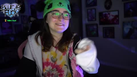 Snapshot of blueasfuck chatting on 01/21/25, 02:33 Blue online show from 01/21/25, 02:33