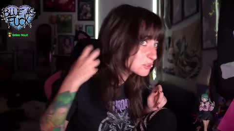 Snapshot of blueasfuck chatting on 09/11/25, 01:28 Blue online show from 09/11/25, 01:28