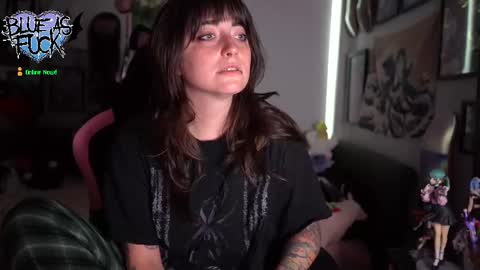 Snapshot of blueasfuck chatting on 09/12/25, 01:06 Blue online show from 09/12/25, 01:06