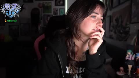 Snapshot of blueasfuck chatting on 10/02/25, 01:12 Blue online show from 10/02/25, 01:12