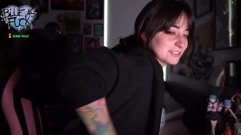 Snapshot of blueasfuck chatting on 10/03/25, 12:18 Blue online show from 10/03/25, 12:18