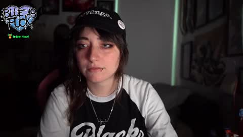 Snapshot of blueasfuck chatting on 10/07/25, 01:14 Blue online show from 10/07/25, 01:14