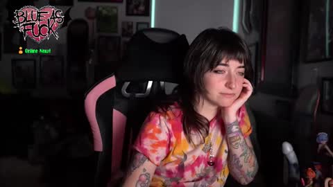 Snapshot of blueasfuck chatting on 10/22/25, 12:33 Blue online show from 10/22/25, 12:33