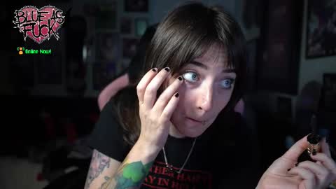 Snapshot of blueasfuck chatting on 10/23/25, 01:05 Blue online show from 10/23/25, 01:05