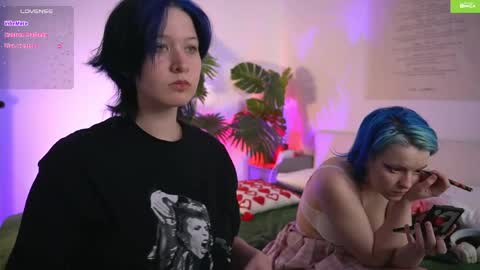 Snapshot of bluebeell chatting on 04/19/26, 01:10 bluebeell online show from 04/19/26, 01:10