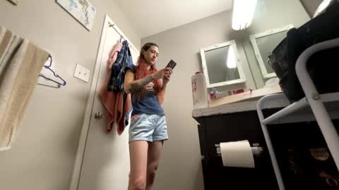 Snapshot of bluebloodednorsewitch chatting on 10/09/25, 02:26 bluebloodednorsewitch online show from 10/09/25, 02:26