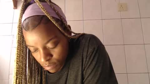 Snapshot of bluedi622952 chatting on 03/11/25, 11:01 Tee online show from 03/11/25, 11:01