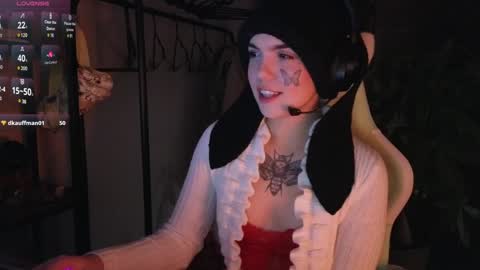 Snapshot of bluedweeb chatting on 12/22/24, 05:23 Blue online show from 12/22/24, 05:23