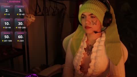 Snapshot of bluedweeb chatting on 12/26/24, 12:59 Blue online show from 12/26/24, 12:59