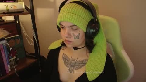 Snapshot of bluedweeb chatting on 02/13/26, 05:47 Blue online show from 02/13/26, 05:47