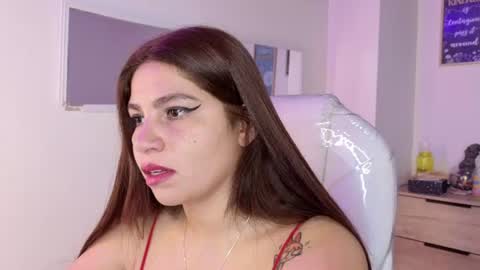 Snapshot of bluee_hazell chatting on 06/17/26, 11:56 online show from 06/17/26, 11:56