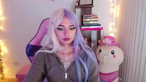 Snapshot of bluee_v chatting on 10/01/25, 01:11 Im Abril .. Nice to meet you thumb up me please its important INDEPENDENT MODEL online show from 10/01/25, 01:11