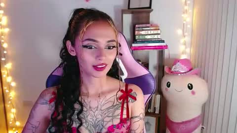 Snapshot of bluee_v chatting on 10/17/25, 01:20 Im Abril .. Nice to meet you thumb up me please its important INDEPENDENT MODEL online show from 10/17/25, 01:20