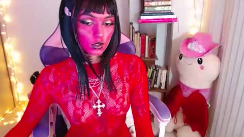 Snapshot of bluee_v chatting on 10/20/25, 01:39 Im Abril .. Nice to meet you thumb up me please its important INDEPENDENT MODEL online show from 10/20/25, 01:39