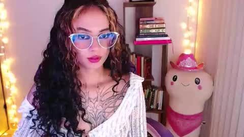 Snapshot of bluee_v chatting on 10/29/25, 01:52 Im Abril .. Nice to meet you thumb up me please its important INDEPENDENT MODEL online show from 10/29/25, 01:52