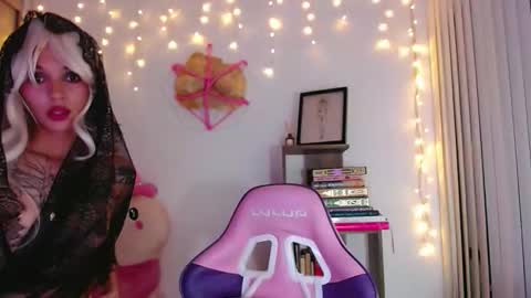 Snapshot of bluee_v chatting on 03/04/26, 12:38 Im Abril .. Nice to meet you thumb up me please its important INDEPENDENT MODEL online show from 03/04/26, 12:38