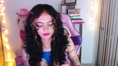 Snapshot of bluee_v chatting on 03/06/26, 01:02 Im Abril .. Nice to meet you thumb up me please its important INDEPENDENT MODEL online show from 03/06/26, 01:02