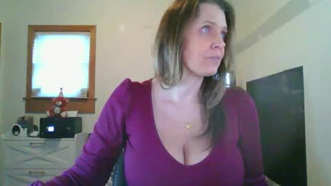 Snapshot of blueeyedddvixen chatting on 01/19/26, 02:21 BlueEyedDDVixen online show from 01/19/26, 02:21