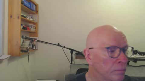 blueeyesn8 online show from 12/02/24, 09:35