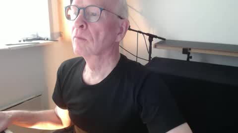 blueeyesn8 online show from 10/09/25, 08:12