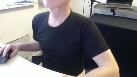 blueeyesn8 online show from 10/10/25, 09:08