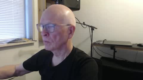 blueeyesn8 online show from 10/21/25, 08:04