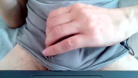 bluegum00 online show from 10/25/25, 05:26