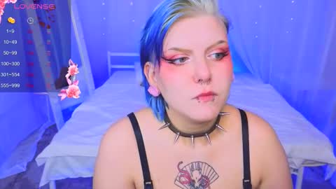 Snapshot of bluelunaray chatting on 09/24/25, 11:02 Hi my name is Lunaray online show from 09/24/25, 11:02