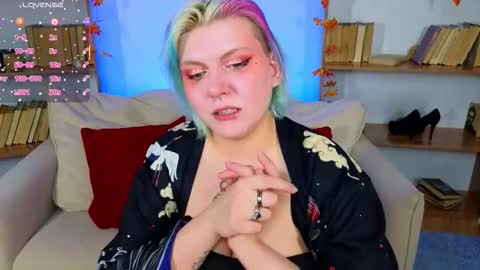 Snapshot of bluelunaray chatting on 10/11/25, 02:55 Hi my name is Lunaray online show from 10/11/25, 02:55