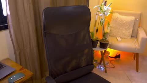 FLORAA online show from 01/19/26, 01:48