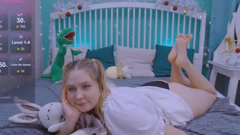 Ellie3 online show from 12/25/24, 04:54