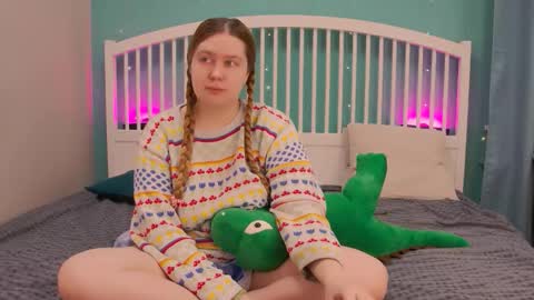 Ellie3 online show from 11/17/25, 08:58