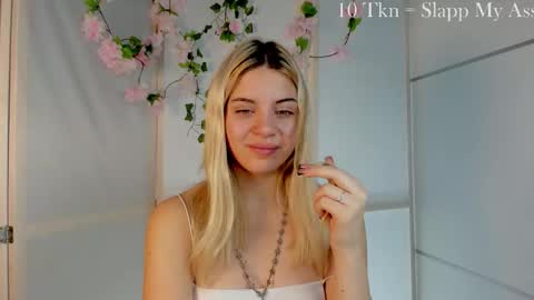 Chloe online show from 10/10/25, 07:07