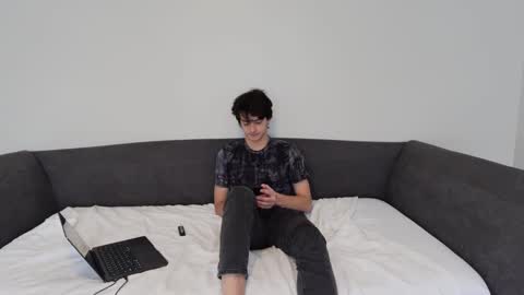 Snapshot of bluskyzz chatting on 02/14/25, 04:41 BluSky online show from 02/14/25, 04:41