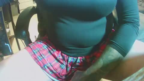 Snapshot of blustar81 chatting on 11/02/25, 06:10 Blustar81 online show from 11/02/25, 06:10