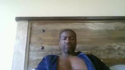 Snapshot of bluuthunder1914 chatting on 11/18/25, 04:44 bluuthunder1914 online show from 11/18/25, 04:44