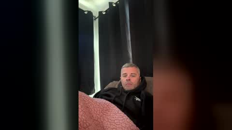 Snapshot of bmatt1903 chatting on 12/19/25, 07:32 BMATT1903 online show from 12/19/25, 07:32