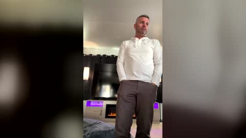 Snapshot of bmatt1903 chatting on 01/14/26, 09:52 BMATT1903 online show from 01/14/26, 09:52