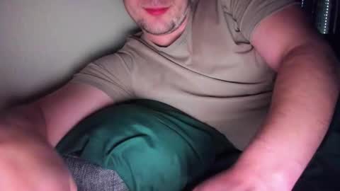 Snapshot of bmw_xxx chatting on 11/30/25, 10:36 bmw_xxx online show from 11/30/25, 10:36