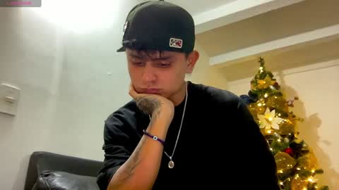 Snapshot of bob_pettersonn chatting on 12/21/24, 01:36 Bob INDEPENDENT MODEL online show from 12/21/24, 01:36