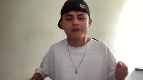 Snapshot of bob_pettersonn chatting on 12/27/24, 08:18 Bob INDEPENDENT MODEL online show from 12/27/24, 08:18