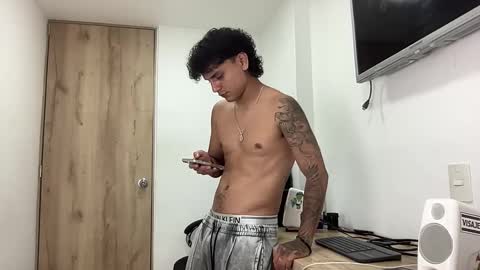 Snapshot of bob_pettersonn chatting on 09/09/25, 02:44 Bob INDEPENDENT MODEL online show from 09/09/25, 02:44