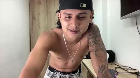 Snapshot of bob_pettersonn chatting on 09/16/25, 02:12 Bob INDEPENDENT MODEL online show from 09/16/25, 02:12